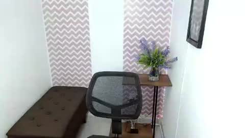Snapshot of shantalcarson chatting on 07-27-26, 06:15 Dayana online show from 07-27-26, 06:15