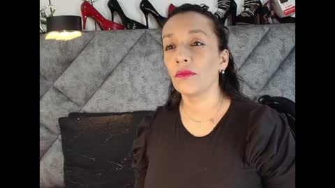 Snapshot of shantey_laurent chatting on 06-20-26, 10:51 shantey online show from 06-20-26, 10:51