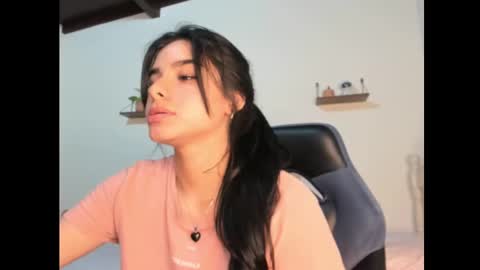 Snapshot of shara_jones chatting on 12-14-24, 05:51 Sara online show from 12-14-24, 05:51