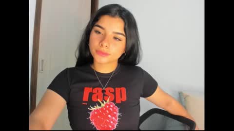 Snapshot of shara_jones chatting on 03-07-25, 08:45 Sara online show from 03-07-25, 08:45