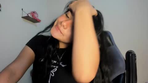 Snapshot of shara_jones chatting on 11-02-25, 04:37 Sara online show from 11-02-25, 04:37