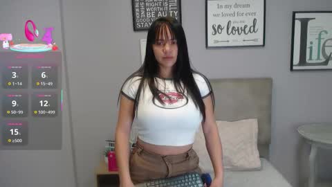 Snapshot of shara_rios chatting on 10-28-25, 01:14 shara_rios online show from 10-28-25, 01:14