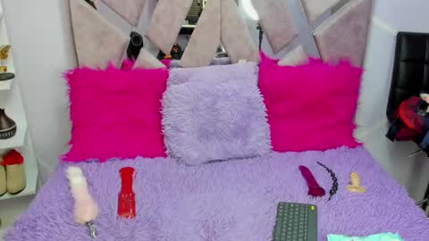 Snapshot of sharik_noa chatting on 09-16-25, 08:37 sharik noa online show from 09-16-25, 08:37