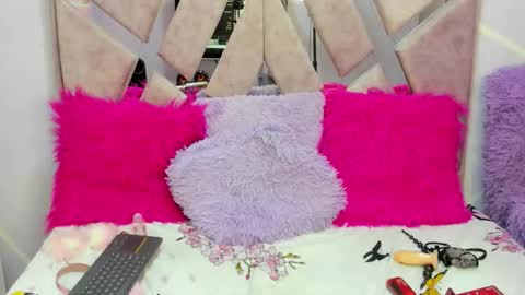 Snapshot of sharik_noa chatting on 09-19-25, 08:05 sharik noa online show from 09-19-25, 08:05