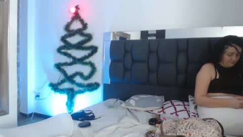 Snapshot of sharlotte__jones chatting on 12-13-24, 08:04 Sara online show from 12-13-24, 08:04