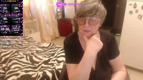 Helena online show from 06-08-26, 01:33