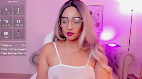 Snapshot of sharon_breezee chatting on 10-11-25, 03:17 sharon_breezee online show from 10-11-25, 03:17