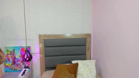 Snapshot of sharonblake5 chatting on 10-20-25, 01:44 M A G N O online show from 10-20-25, 01:44