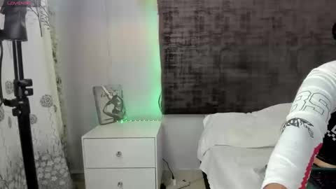 sharoncute16 online show from 09-29-25, 09:19