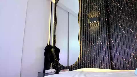 SHARON TAYLOR online show from 12-13-25, 11:43