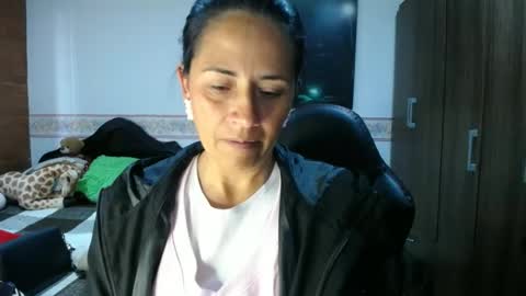 Snapshot of sharoon__cherry_ chatting on 05-08-26, 11:48 sharon online show from 05-08-26, 11:48