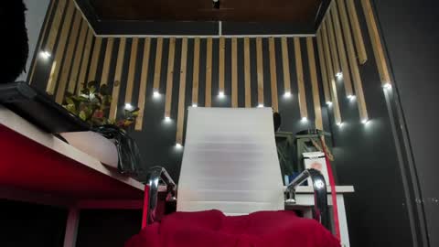 Snapshot of sharoon_gold chatting on 01-30-25, 11:01 Your mistress Sharon online show from 01-30-25, 11:01