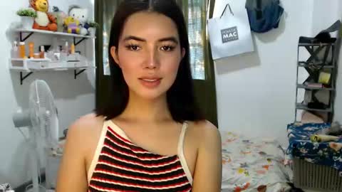 Snapshot of shasha_carreon chatting on 11-22-25, 01:04 shasha online show from 11-22-25, 01:04