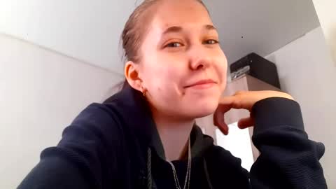 Annette online show from 04-21-26, 08:09