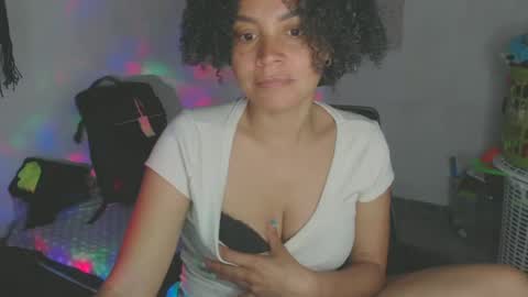 Snapshot of shayna_cute chatting on 06-12-26, 02:32 Shayna online show from 06-12-26, 02:32