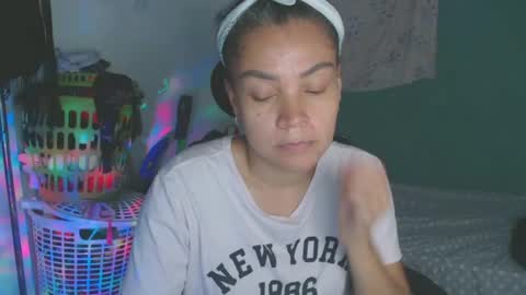 Snapshot of shayna_cute chatting on 07-01-26, 12:23 Shayna online show from 07-01-26, 12:23