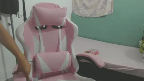Snapshot of shayna_cute chatting on 07-13-26, 02:03 Shayna online show from 07-13-26, 02:03