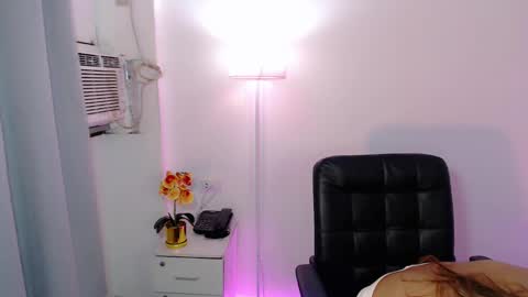 Snapshot of shealana69 chatting on 02-09-25, 08:02 MY IG Shealana69 online show from 02-09-25, 08:02