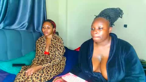 shee13 online show from 11-01-25, 08:33