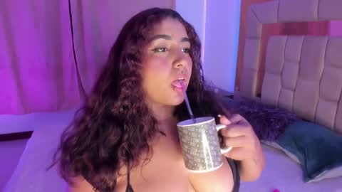 Snapshot of sheeylaroee chatting on 02-13-25, 12:02 Heidy online show from 02-13-25, 12:02