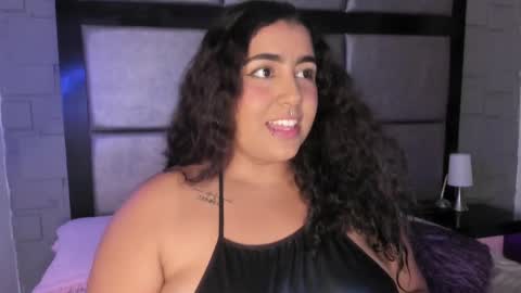 Snapshot of sheeylaroee chatting on 09-10-25, 02:44 Heidy online show from 09-10-25, 02:44