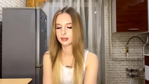 Snapshot of shelapeake chatting on 10-20-25, 08:20 Jenny online show from 10-20-25, 08:20
