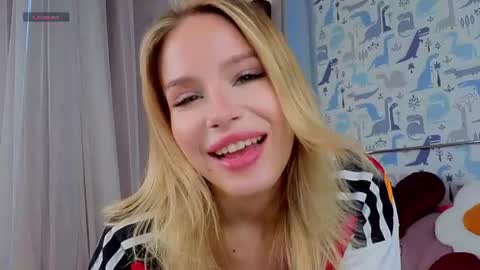 Lina online show from 06-29-26, 01:56
