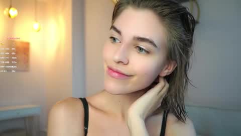 Snapshot of shelleyharn chatting on 09-17-25, 01:07 Alex online show from 09-17-25, 01:07