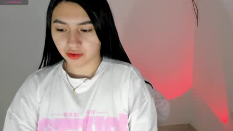 Snapshot of shelly_rohades chatting on 05-11-26, 04:29 online show from 05-11-26, 04:29