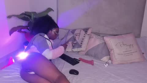 shelsy_issy online show from 11-18-25, 08:46