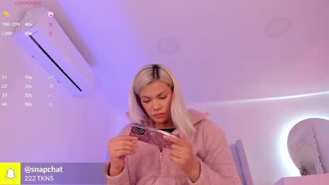 shelynna_azzul online show from 10-04-25, 08:18