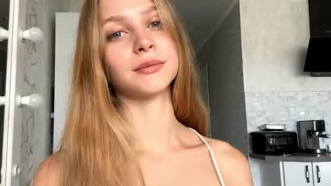 Snapshot of shemikaneugin chatting on 06-16-26, 09:56 Kiki online show from 06-16-26, 09:56