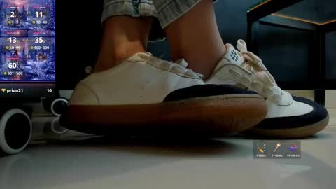 .. Sherilk .. online show from 12-19-25, 10:39