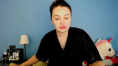 Vikki online show from 04-03-26, 10:24