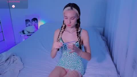 Snapshot of shey1i chatting on 06-15-26, 11:12 Sheyli online show from 06-15-26, 11:12