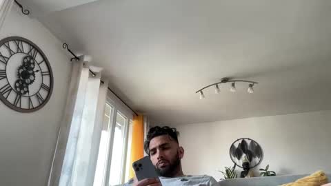 Snapshot of shida109 chatting on 04-18-26, 11:25 shida109 online show from 04-18-26, 11:25