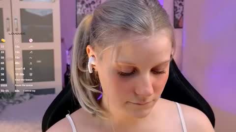 help me reach my first 25 thumbs up online show from 11-21-25, 09:57