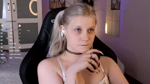 help me reach my first 25 thumbs up online show from 11-28-25, 10:01