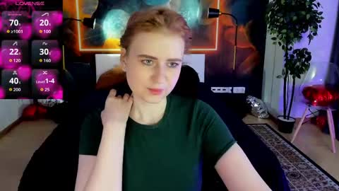 Snapshot of shiny_lisss chatting on 05-19-26, 01:44 Lisa online show from 05-19-26, 01:44