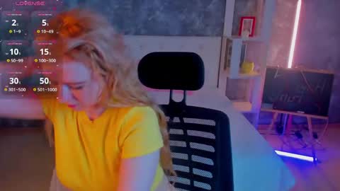 Snapshot of shiny_lisss chatting on 05-31-26, 01:47 Lisa online show from 05-31-26, 01:47