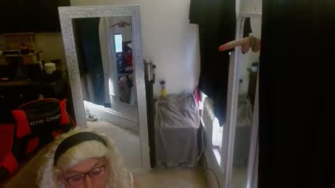 Snapshot of shirleyjo chatting on 06-10-26, 07:57 sarah online show from 06-10-26, 07:57
