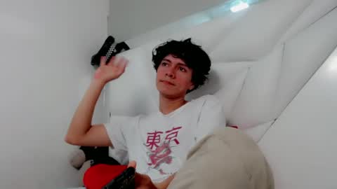 Snapshot of shirowitheb chatting on 04-11-26, 12:09 SHIRO online show from 04-11-26, 12:09