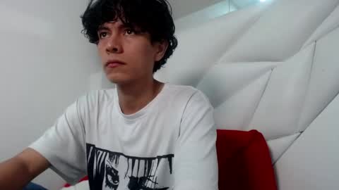 Snapshot of shirowitheb chatting on 04-12-26, 12:21 SHIRO online show from 04-12-26, 12:21