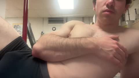 Snapshot of shirtlesshunk15 chatting on 06-01-26, 01:18 shirtlesshunk15 online show from 06-01-26, 01:18