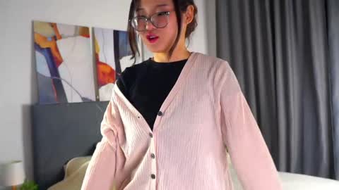 Naomi online show from 04-11-26, 12:09