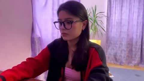 Snapshot of shontagrabowski chatting on 04-30-26, 12:22 Marie online show from 04-30-26, 12:22