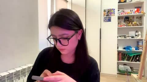 Snapshot of shontagrabowski chatting on 05-06-26, 12:10 Marie online show from 05-06-26, 12:10