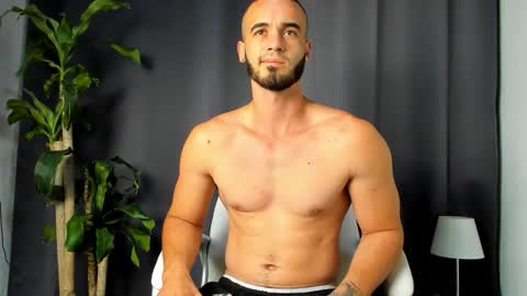 Snapshot of shooter_boy_ chatting on 10-28-25, 01:09 Shooter online show from 10-28-25, 01:09