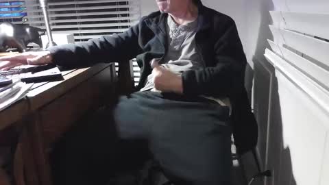 nikolas send dm for an appointment online show from 12-19-25, 03:24