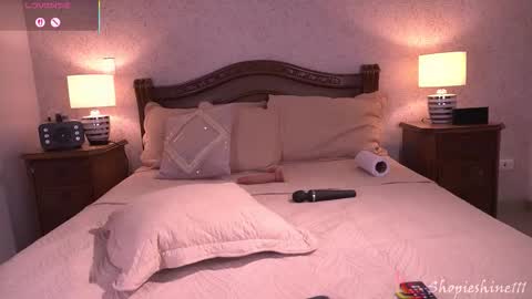 Sophie online show from 11-21-25, 05:55